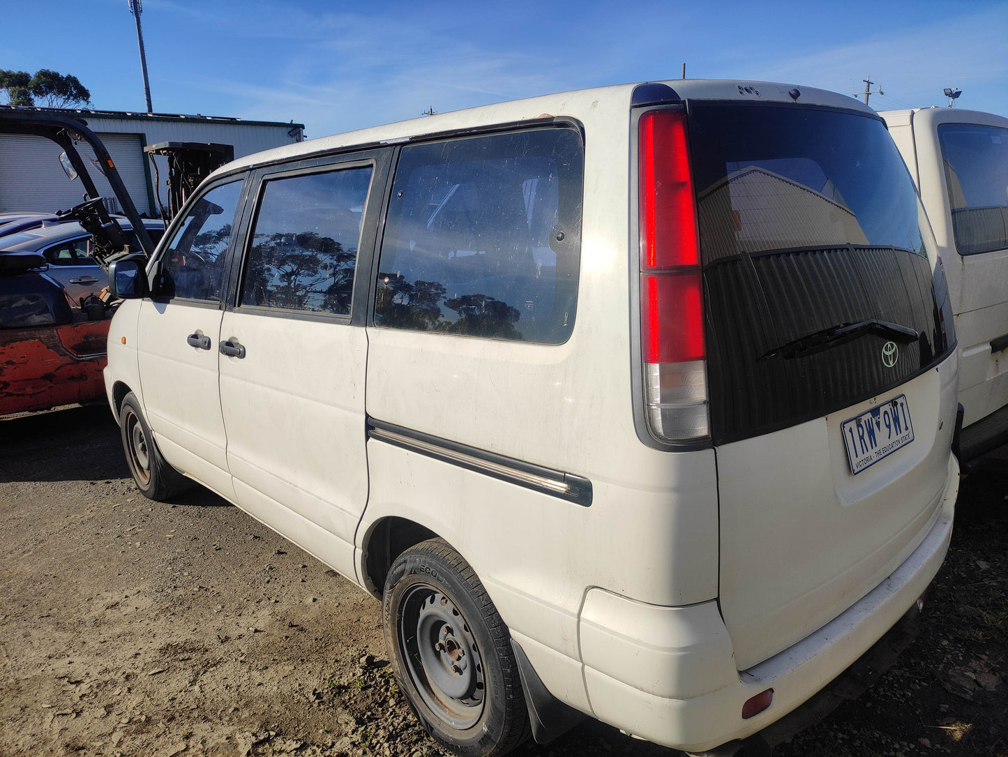 #666 TOYOTA SPACIA 2000 FOR PARTS