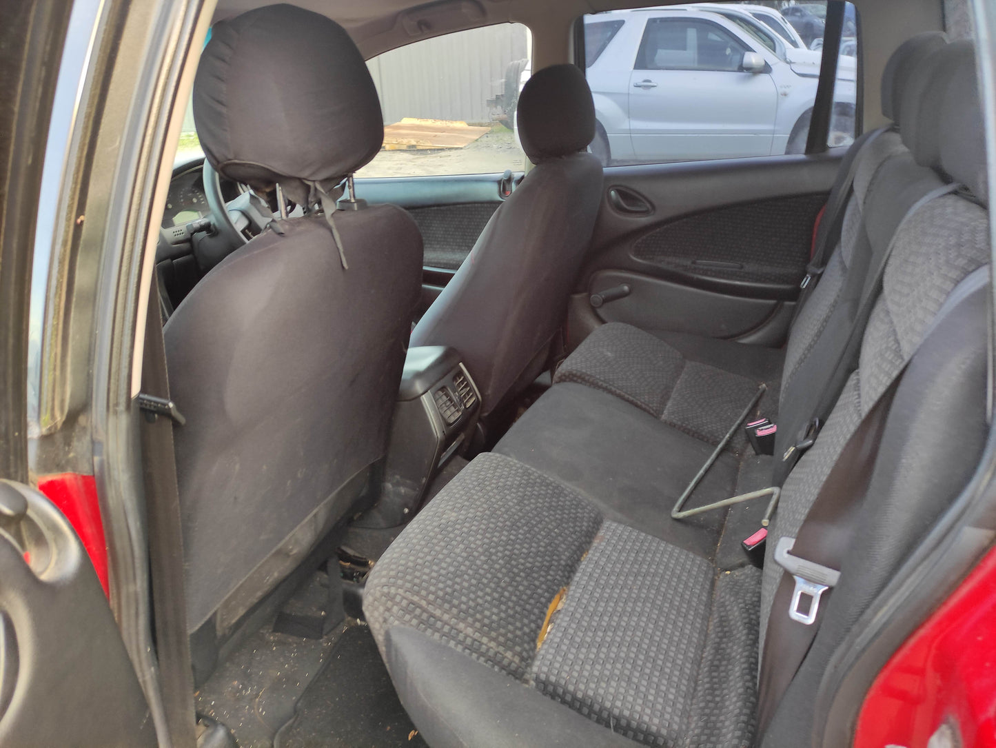 #648 HOLDEN CREWMAN VZ 2005 FOR PARTS