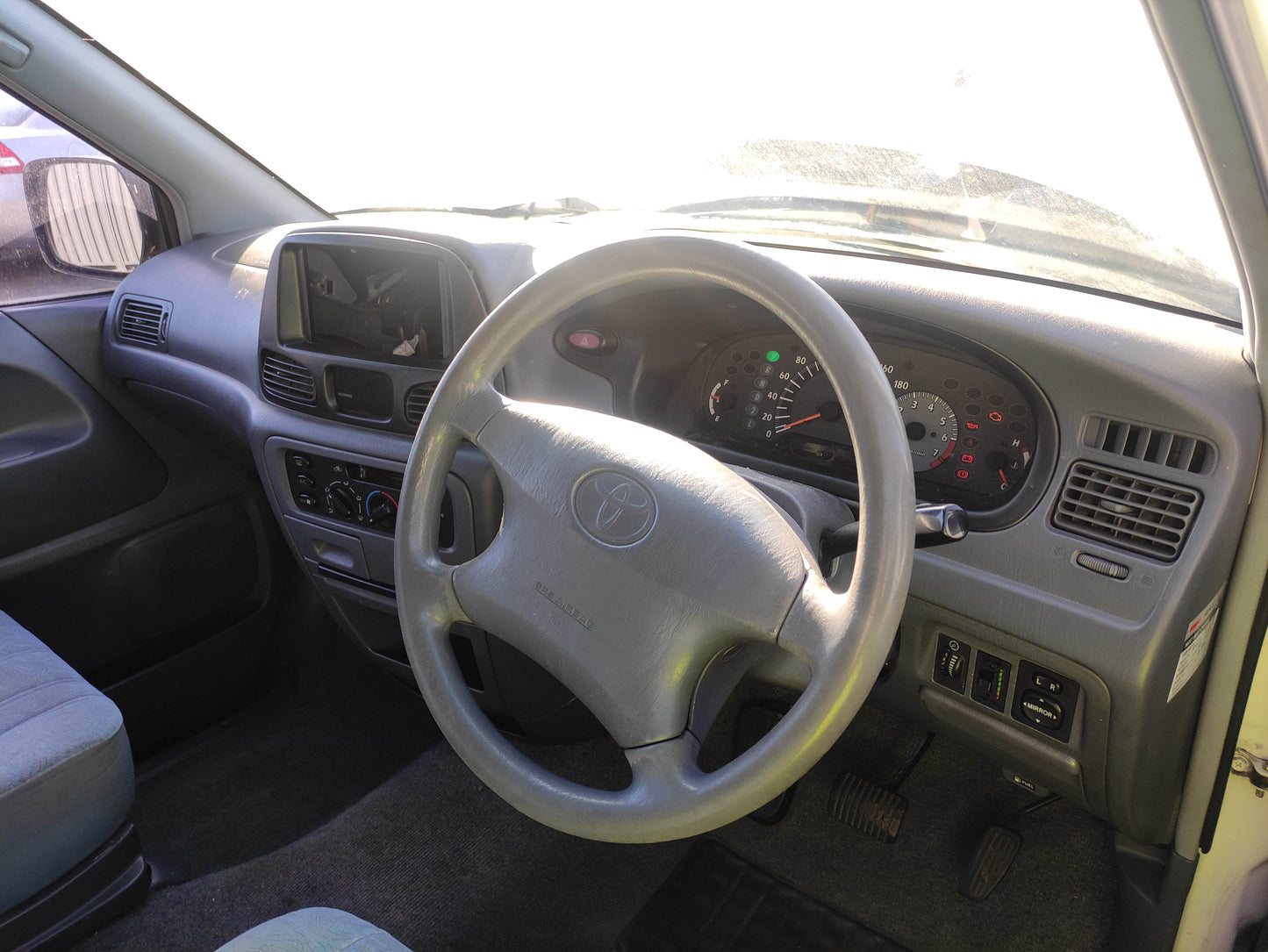#666 TOYOTA SPACIA 2000 FOR PARTS
