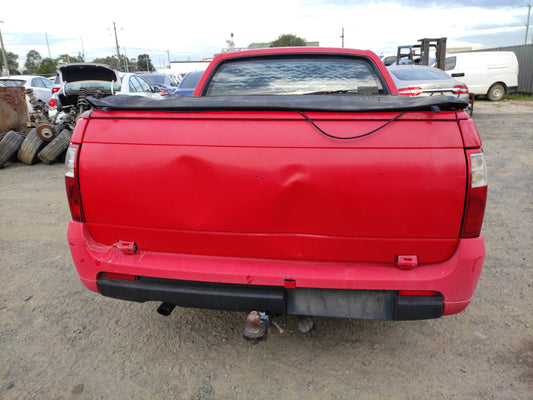 #648 HOLDEN CREWMAN VZ 2005 FOR PARTS