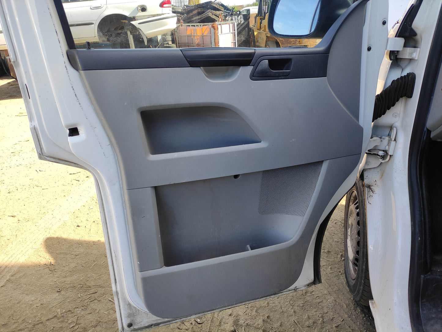 #667 VOLKSWAGEN KOMBI,TRANSPORTER (2010) FOR  PARTS