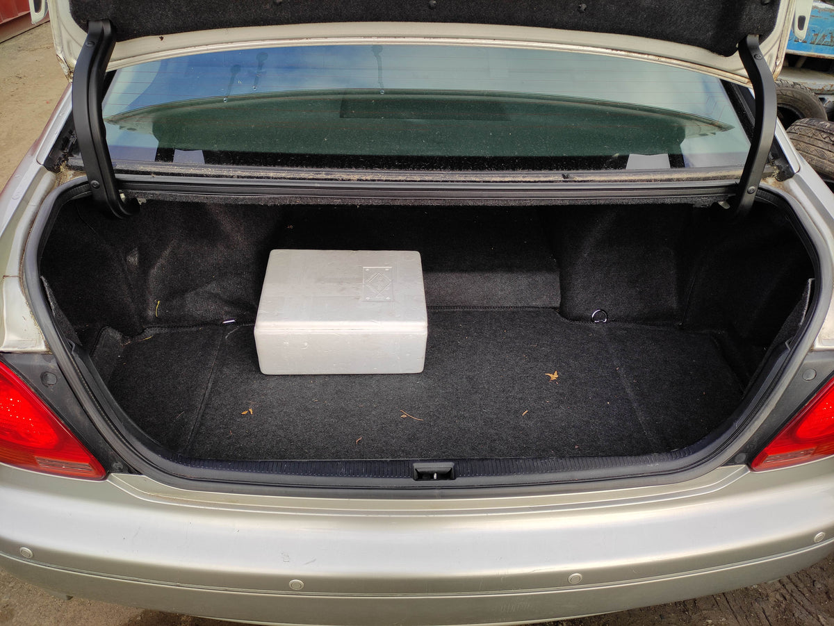 #761  LEXUS 2004 FOR PARTS
