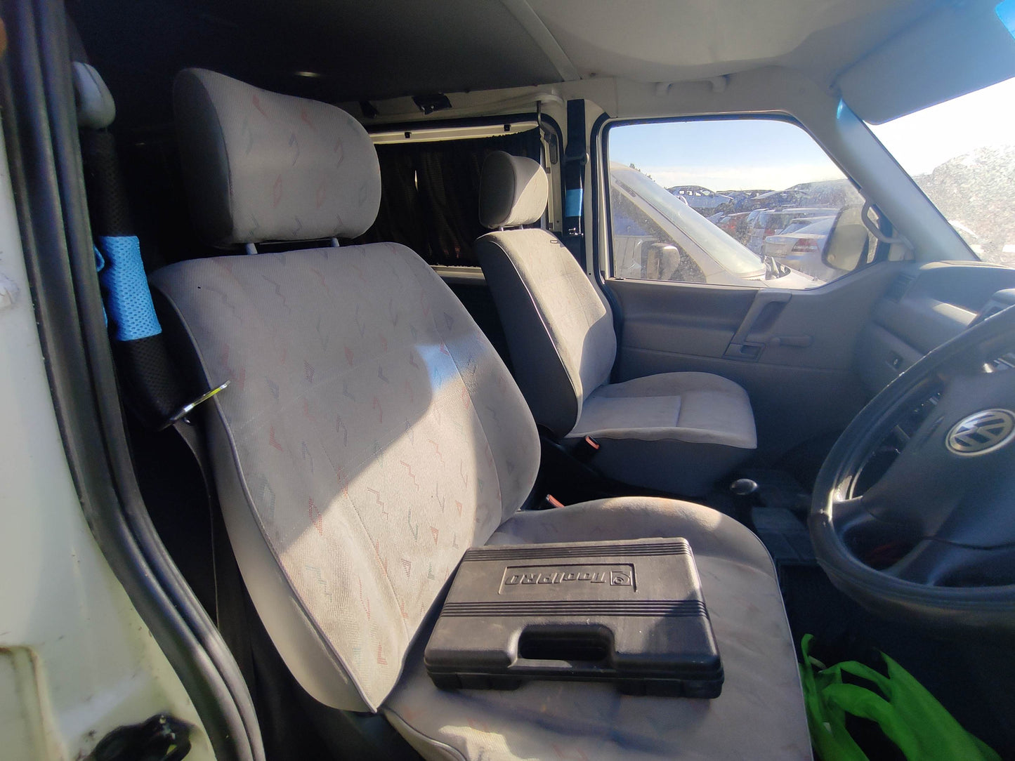 #668 VOLKSWAGEN CARAVELLE,TRANSPORTER 2001 FOR PARTS