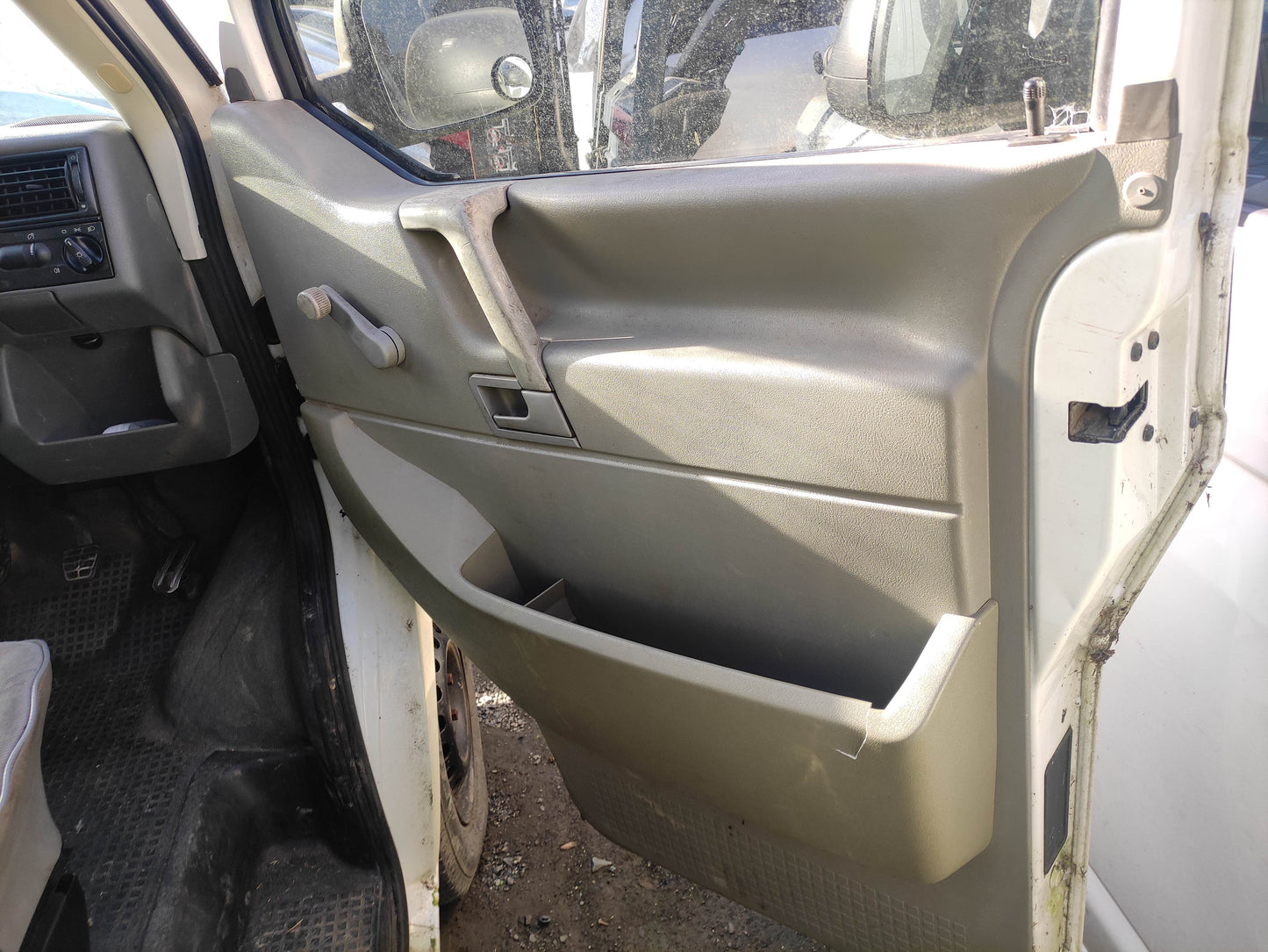 #668 VOLKSWAGEN CARAVELLE,TRANSPORTER 2001 FOR PARTS